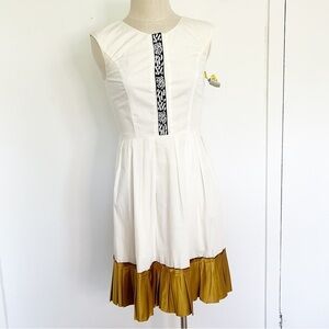 Vera Wang Lavender Label Size 6 High Neck Beaded Front‎ Gold Layer White